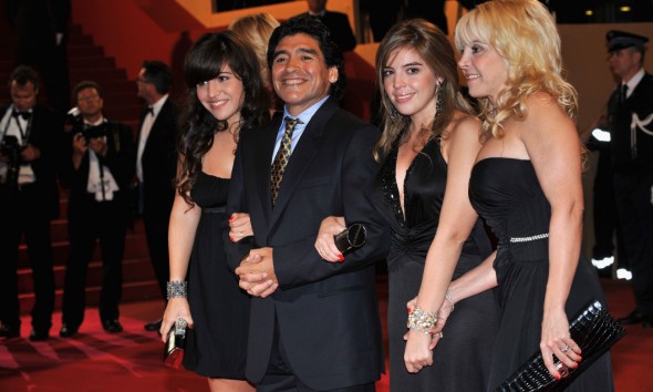 Lovitură de proporții: motivul pentru care Maradona și-a scos din testament fiicele și fosta soție